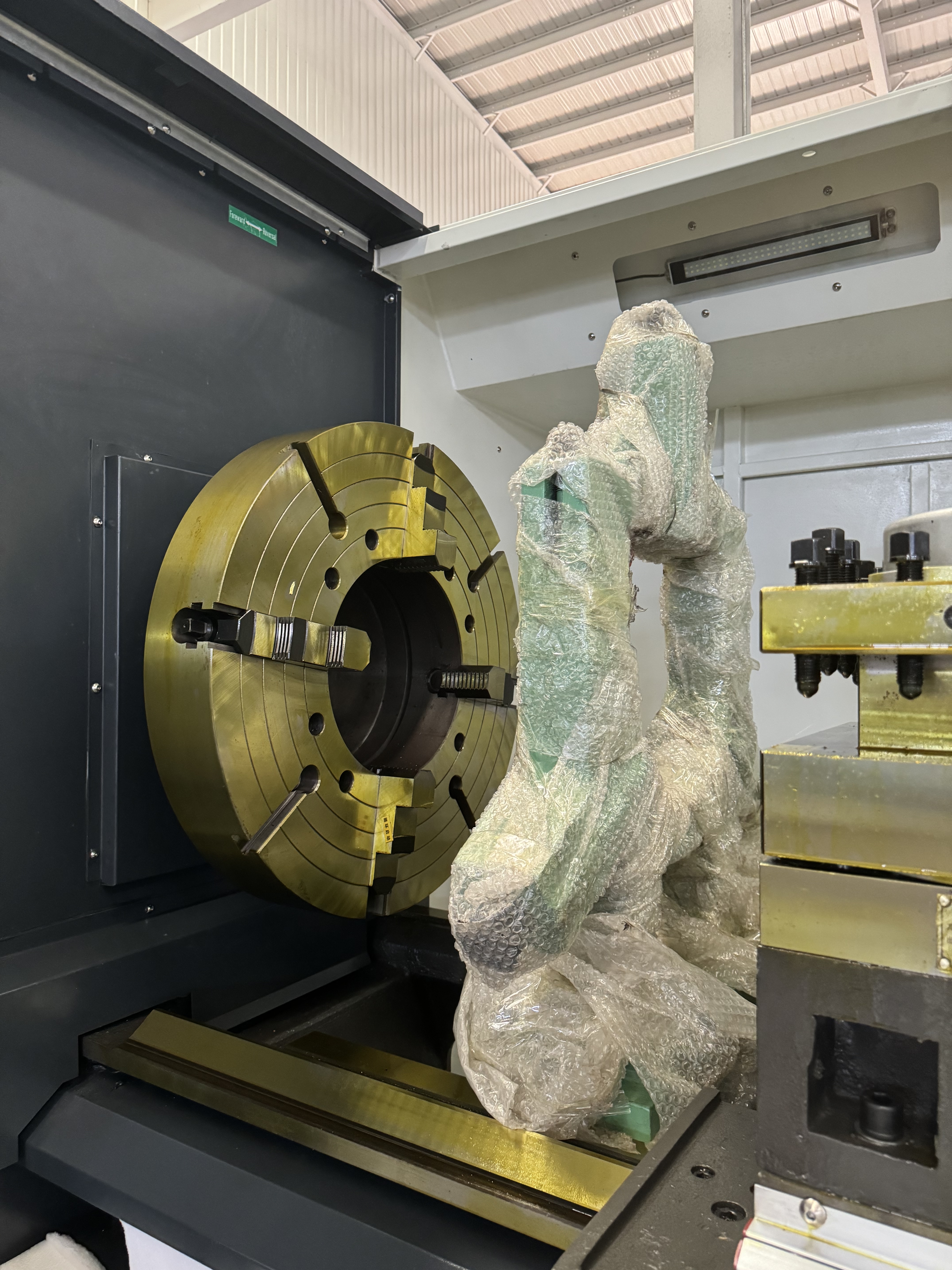 Alles CNC envi&oacute; con &eacute;xito el torno roscador de tubos de alta precisi&oacute;n ALQK1335 a los Estados Unidos.