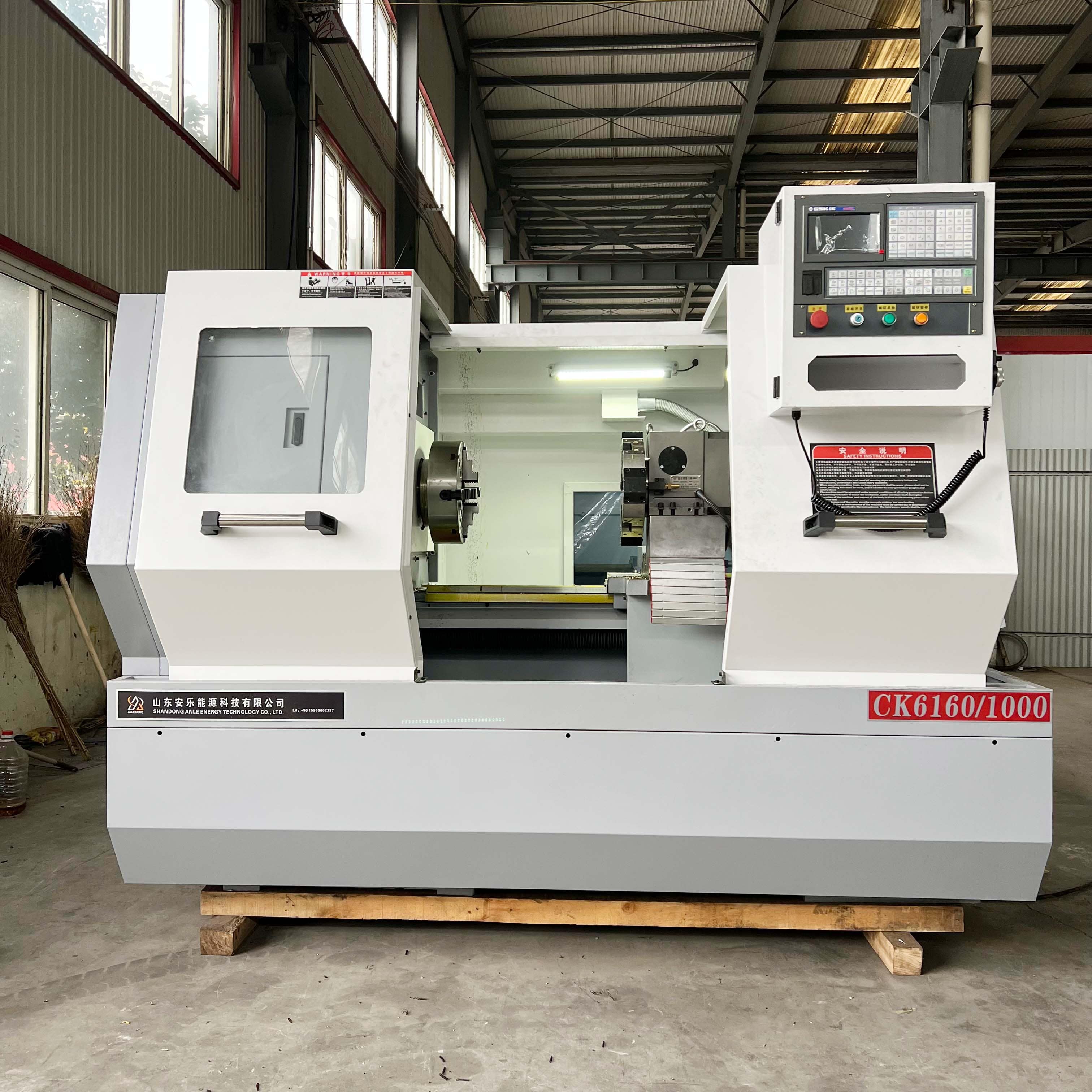 1990FCBEF56A76F1776BE96FE54FF34-MIN 