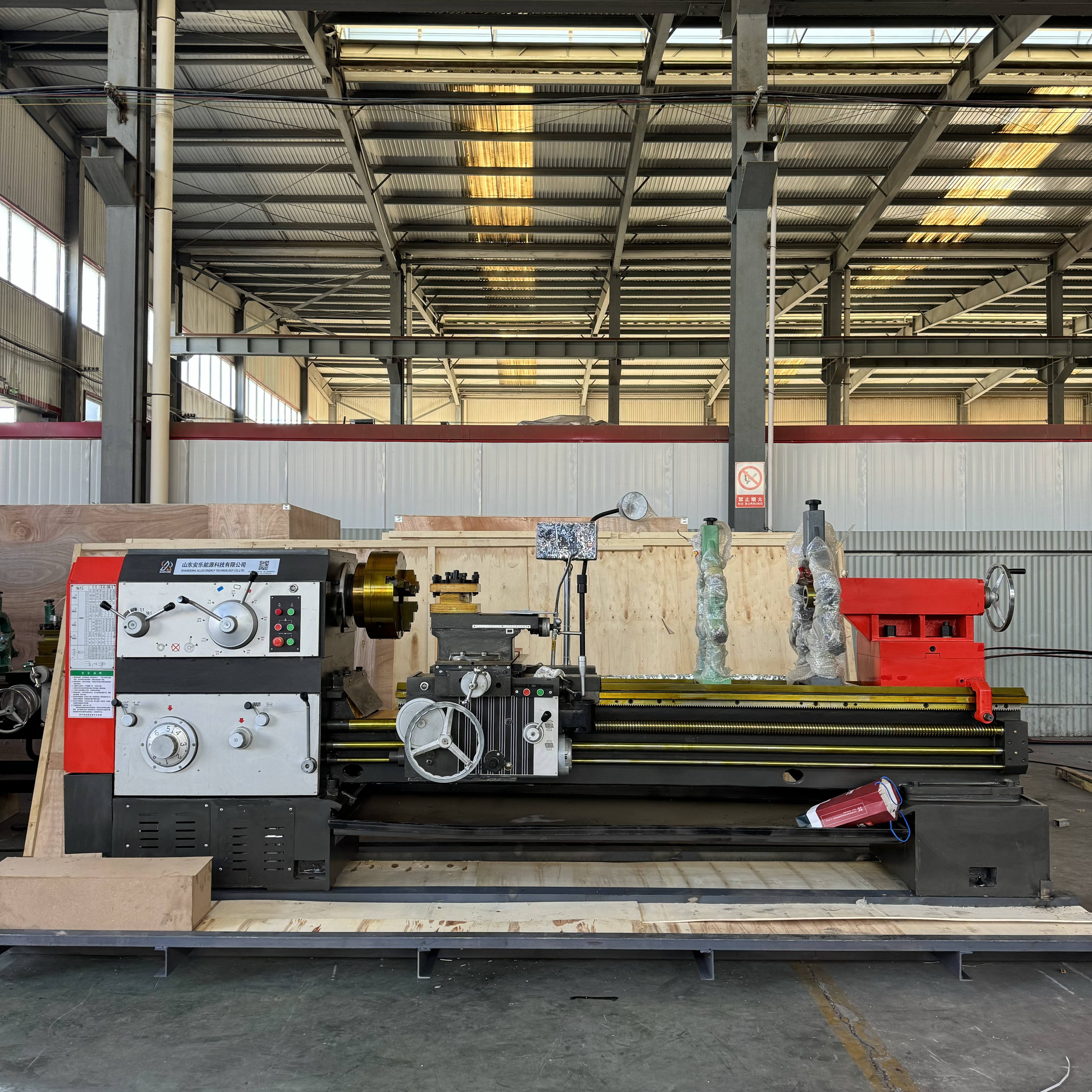ALCA6180-2000 Tornhes CNC se empaquetan y env&iacute;an a Rusia, inyectando un nuevo impulso en la industria de fabricaci&oacute;n de precisi&oacute;n
