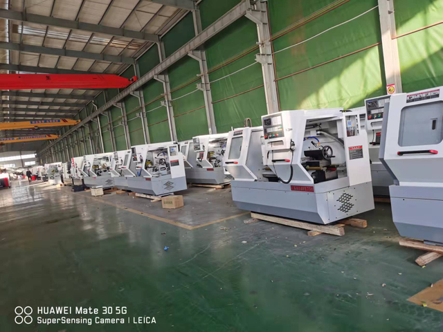 Mini Torno CNC De Fila Automática Con Alimentador De Barras