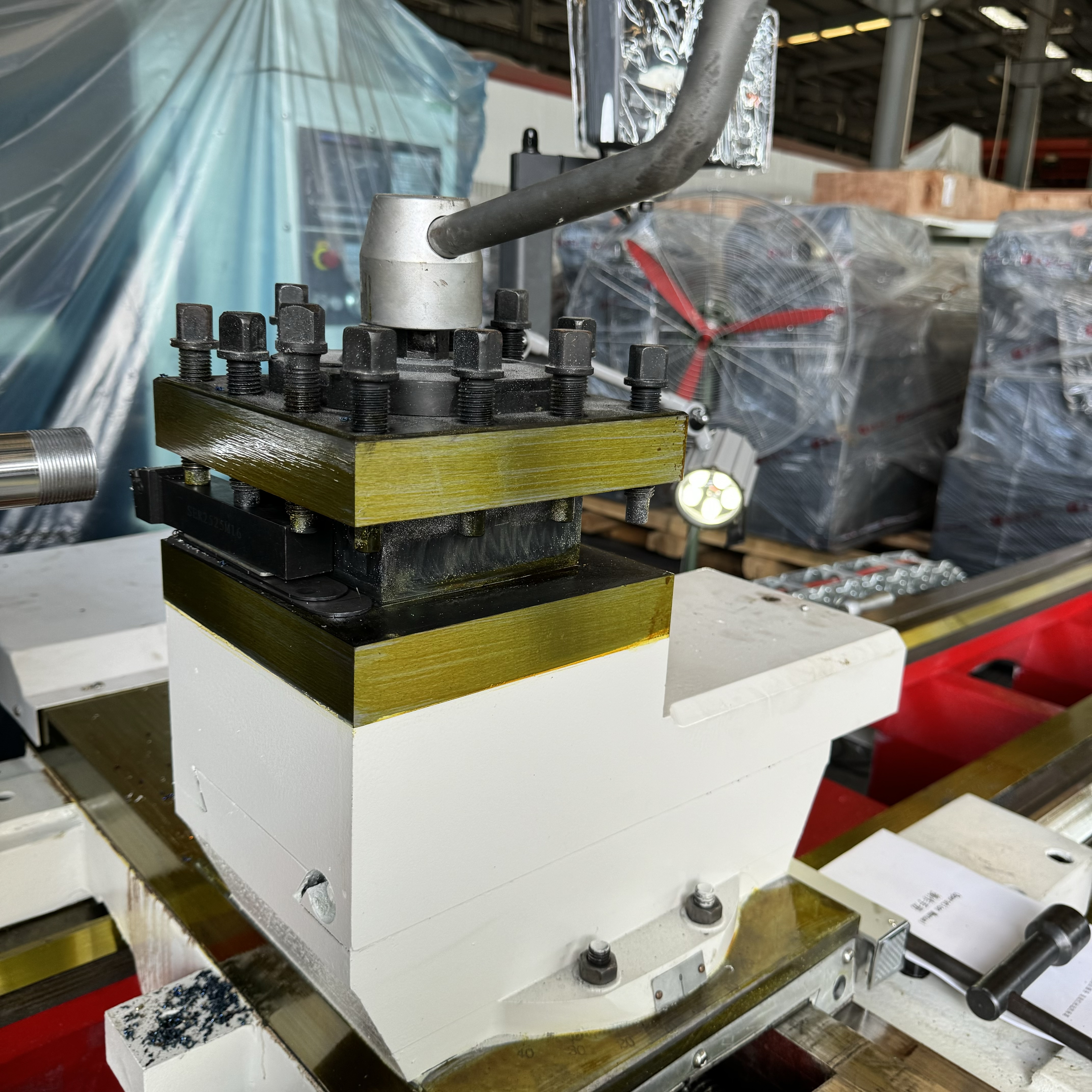 El torno CNC ALCA6180-2000 llega a Italia: un equipo de procesamiento de metales de alto rendimiento entra en el mercado internacional