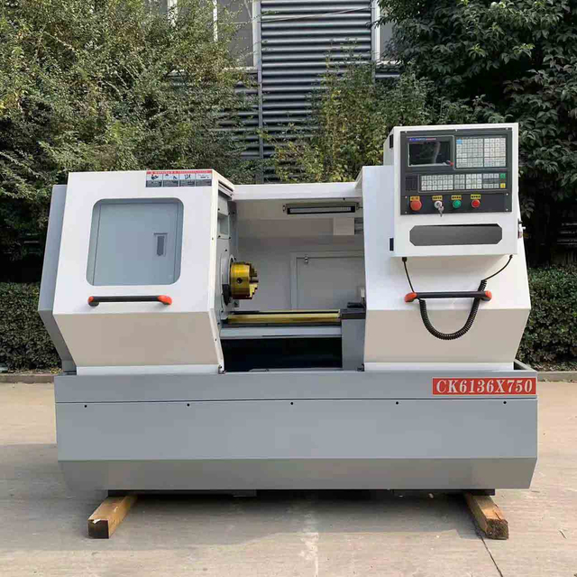 Torno de metal con controlador Siemens