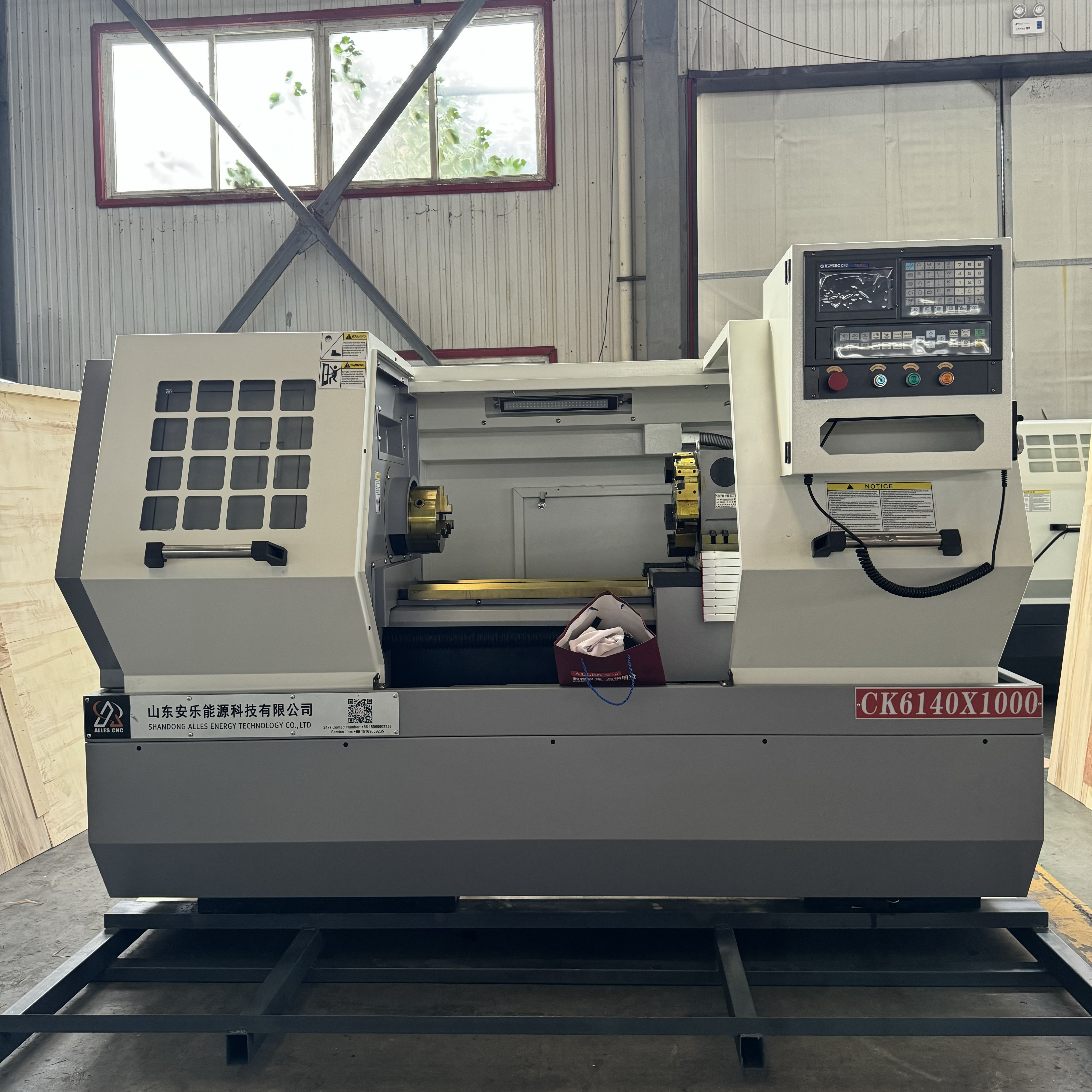 El torno CNC ALCK6140 se empaca y se env&iacute;a a M&eacute;xico para ayudar a la fabricaci&oacute;n de precisi&oacute;n