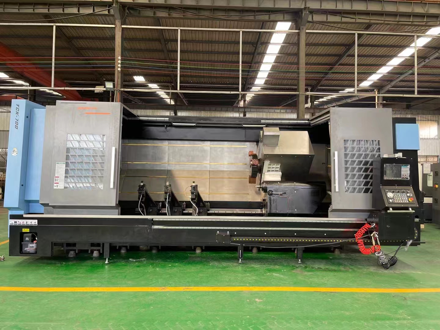 TCK700 CNC Tornhe presenta una estructura de alta rigidez