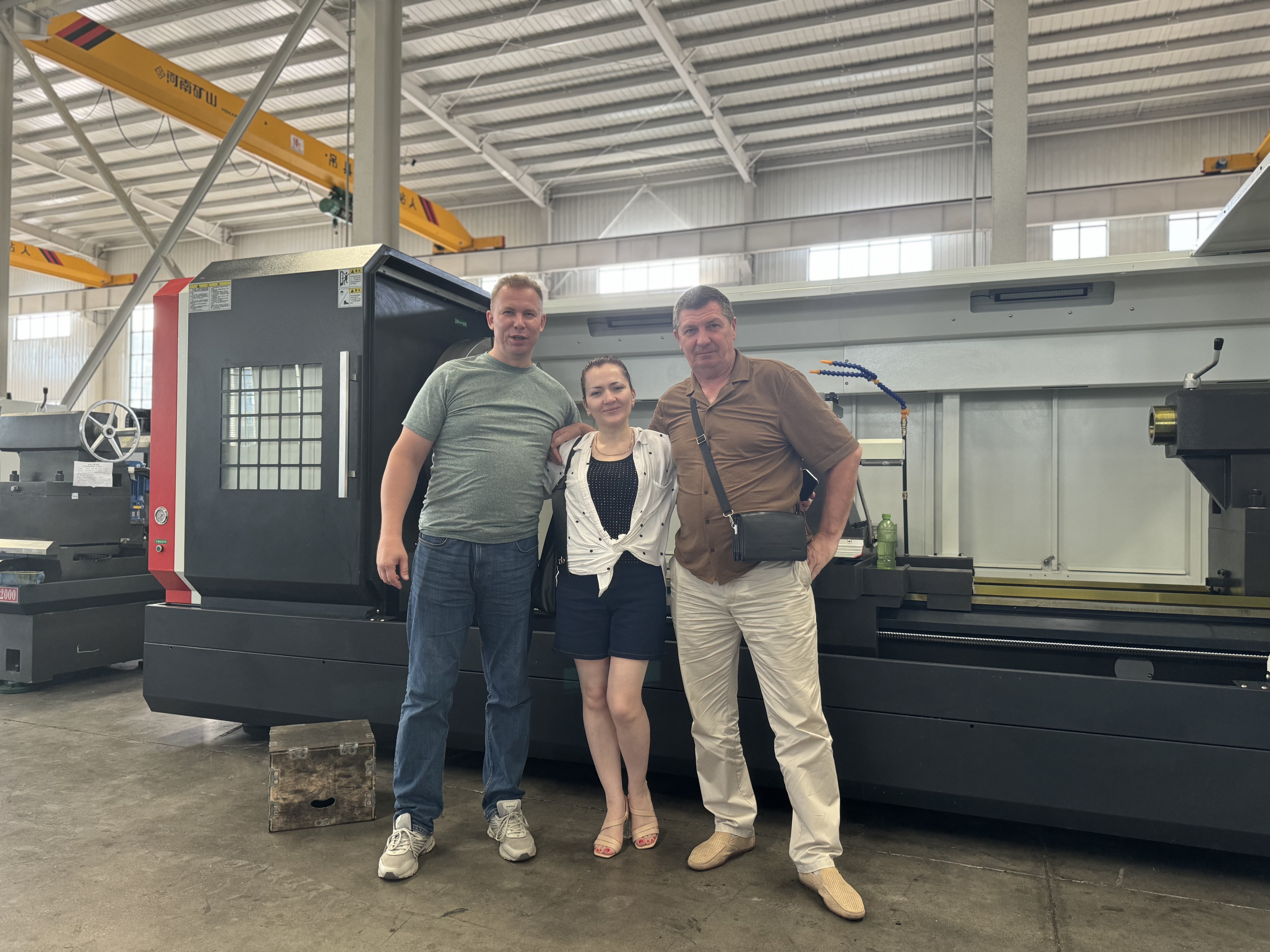 Los clientes rusos visitan nuestra empresa para la gira CNC Lathe Factory y la discusi&oacute;n de cooperaci&oacute;n en profundidad