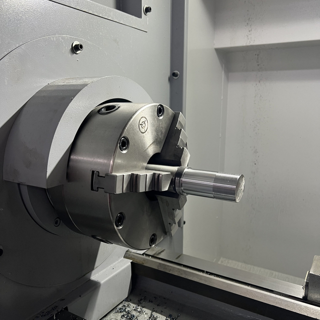 Máquina de torno CNC ALCK6140X1000 para torneado de metales